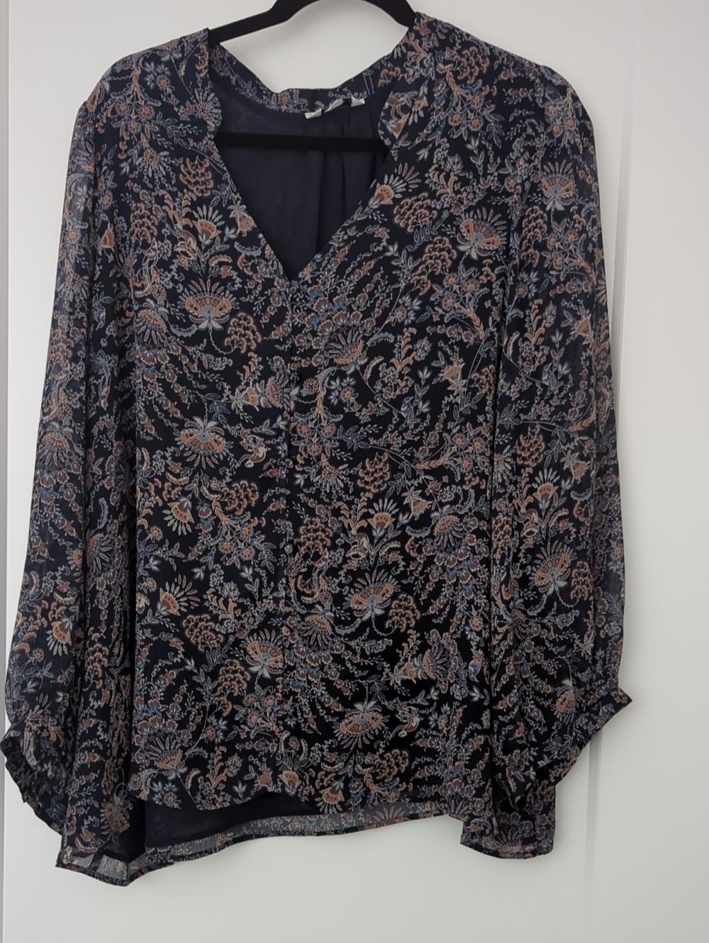 Reitmans Navy Floral V-Neck Long Sleeve Blouse